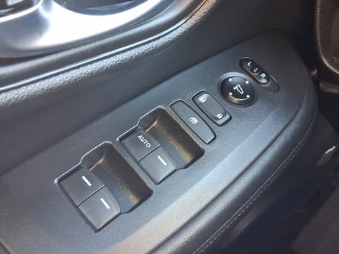 Used 2023 Honda HR-V LX image 13