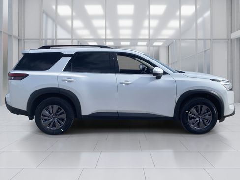 New 2025 Nissan Pathfinder SV w/ SV Premium Package image 7