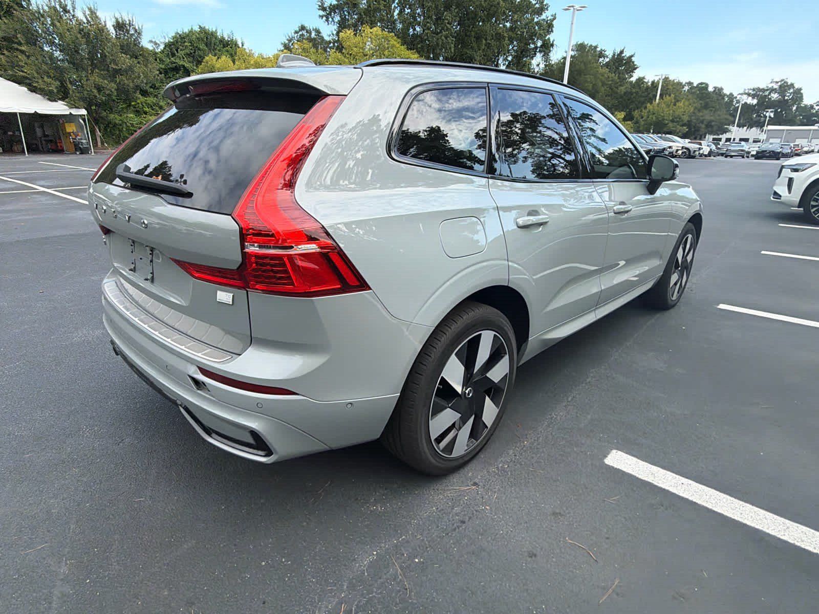 Used 2024 Volvo XC60 T8 Plus w/ Protection Package Premier AWD/4WD image 16