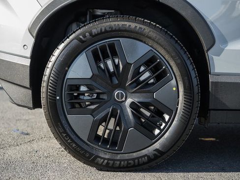 New 2026 Volvo EX30 Cross Country Ultra image 17