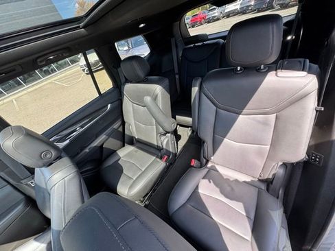 Used 2023 Cadillac XT6 Sport w/ Technology Package AWD/4WD image 42