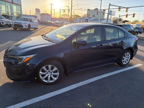 Used 2025 Toyota Corolla LE FWD image 1