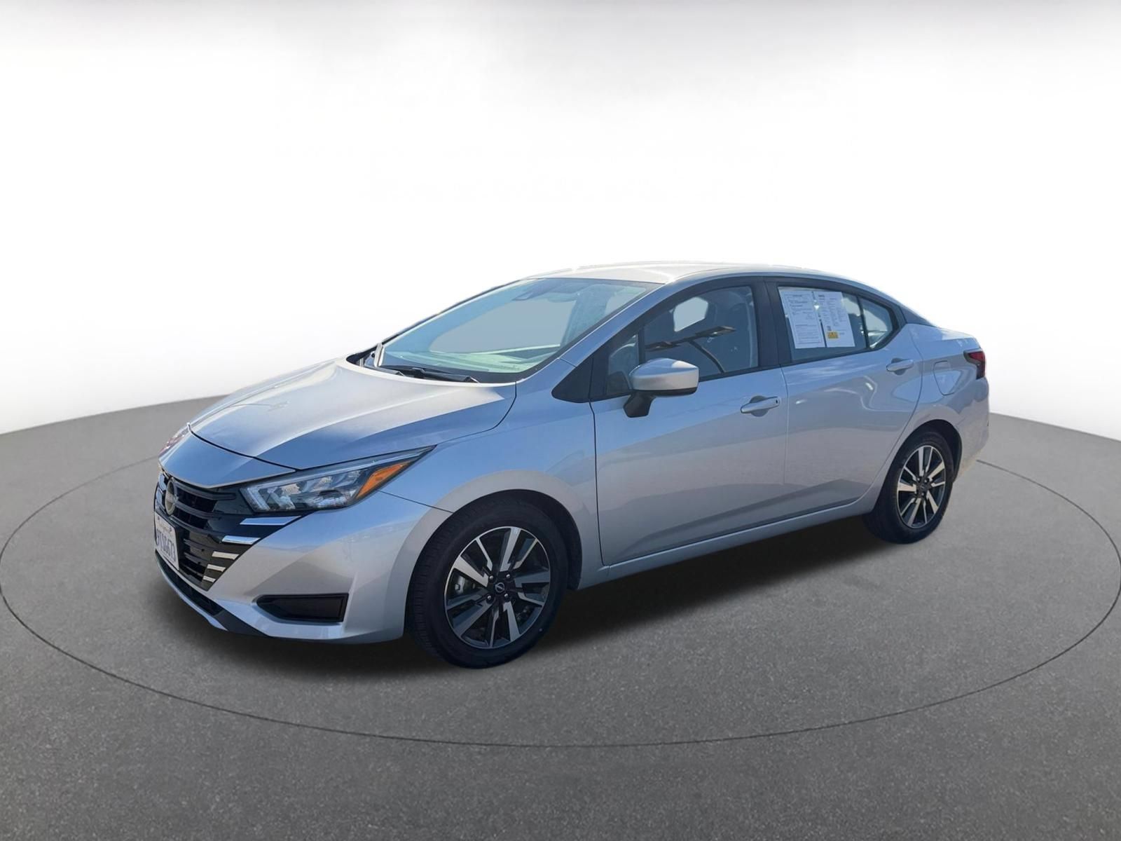 Used 2025 Nissan Versa SV FWD image 4