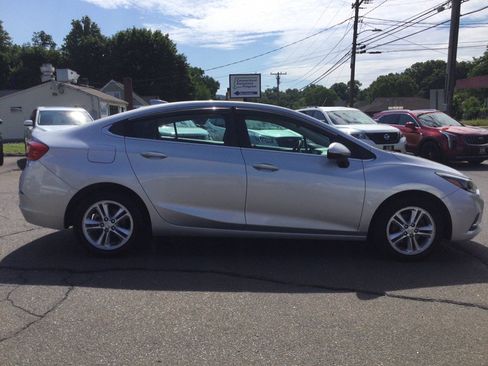 Used 2017 Chevrolet Cruze LT w/ Convenience Package FWD image 7