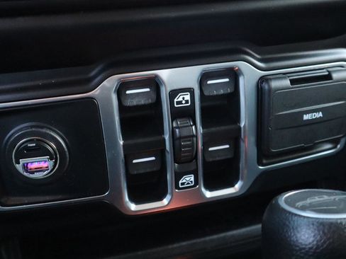 Used 2021 Jeep Gladiator Sport image 67