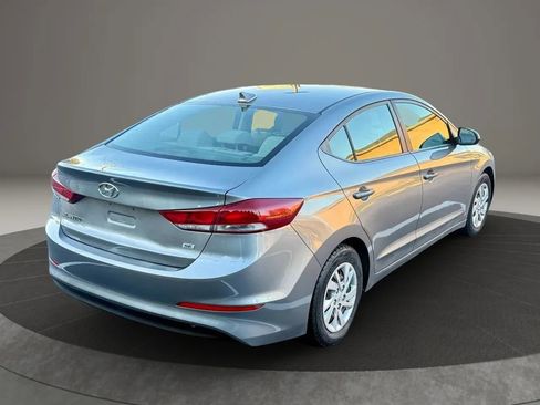 Used 2017 Hyundai Elantra SE image 4