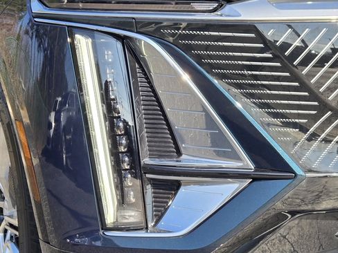 Used 2024 Cadillac Lyriq Luxury image 13