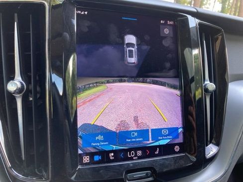 Used 2023 Volvo XC60 B5 Core image 33