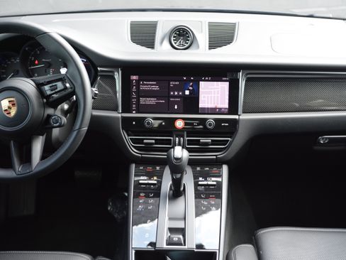 Certified 2026 Porsche Macan Turbo AWD/4WD image 20