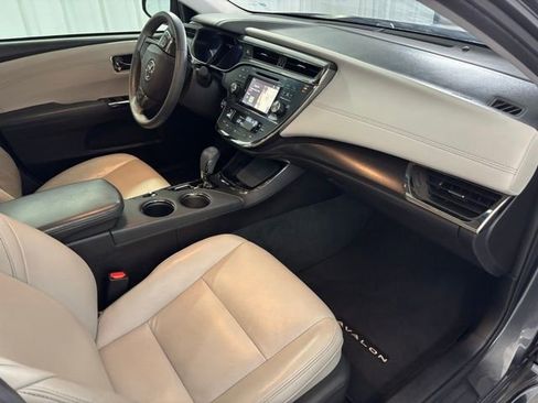 Used 2017 Toyota Avalon XLE Premium image 26