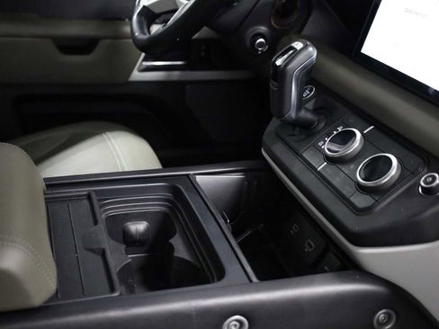 Used 2020 Land Rover Defender 110 SE image 20