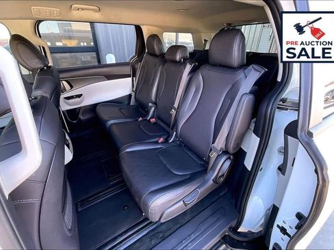Used 2024 Kia Carnival LX image 24