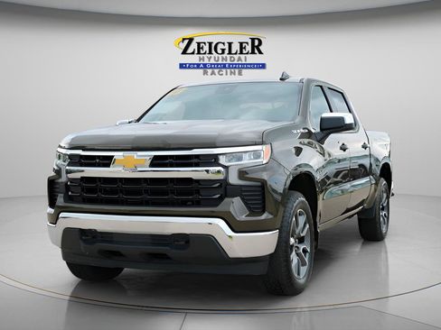 Used 2023 Chevrolet Silverado 1500 LT AWD/4WD image 3