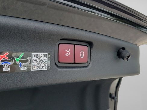 Certified 2026 Mercedes-Benz C 300 Sedan image 6