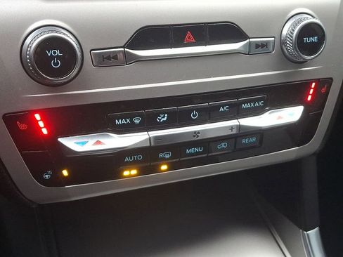 Used 2023 Ford Explorer XLT w/ Equipment Group 202A image 16