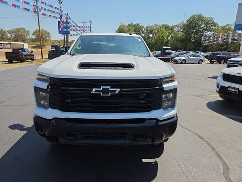 Used 2025 Chevrolet Silverado 2500 Custom w/ Custom Value Package AWD/4WD image 2