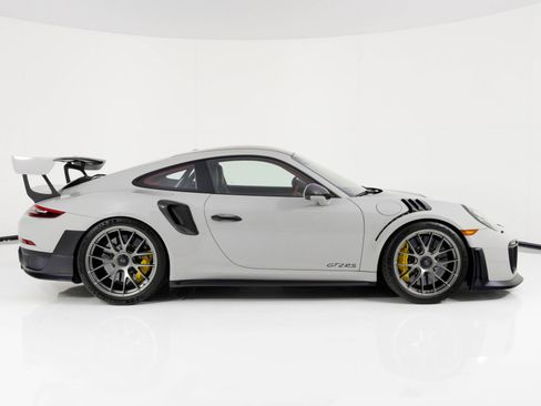 Used 2018 Porsche 911 GT2 RS image 2