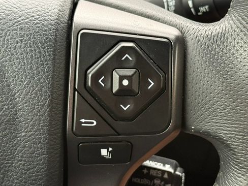 Used 2018 Toyota Tacoma TRD Off-Road AWD/4WD image 13