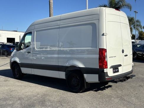 Used 2025 Mercedes-Benz Sprinter 2500 image 8
