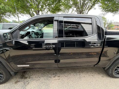 Used 2024 GMC Sierra 1500 Elevation AWD/4WD image 3