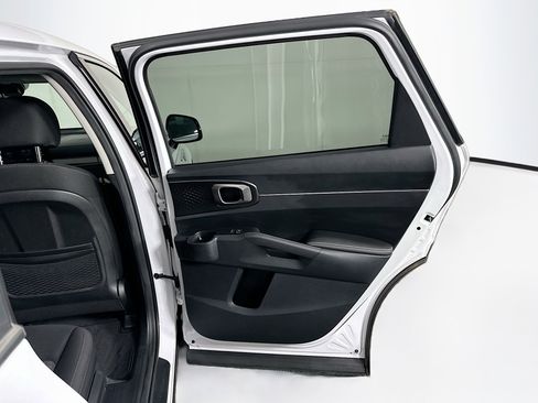 Used 2023 Kia Sorento LX FWD image 29