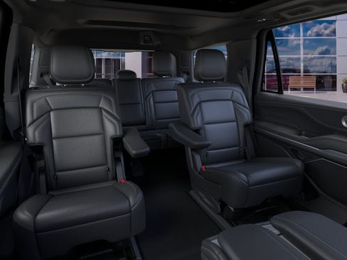 New 2026 Lincoln Navigator Reserve w/ Jet Appearance Package AWD/4WD image 10