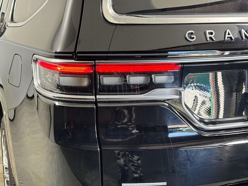 Used 2022 Jeep Grand Wagoneer Series II w/ Premium Group II image 34