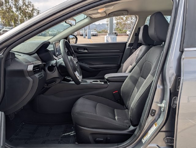 Used 2024 Nissan Altima 2.5 SV FWD image 10
