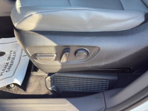Used 2023 Toyota Sienna XLE image 7