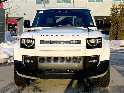 New 2026 Land Rover Defender 110 X-Dynamic SE image 3