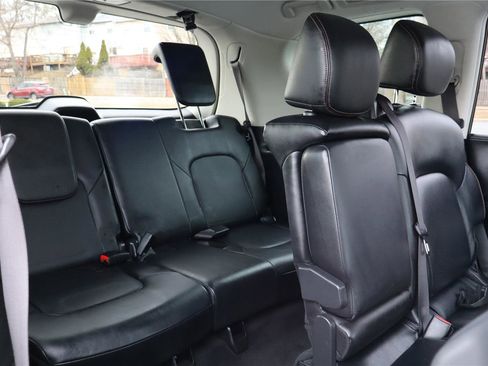Used 2018 Nissan Armada Platinum w/ Interior Lighting Package image 32