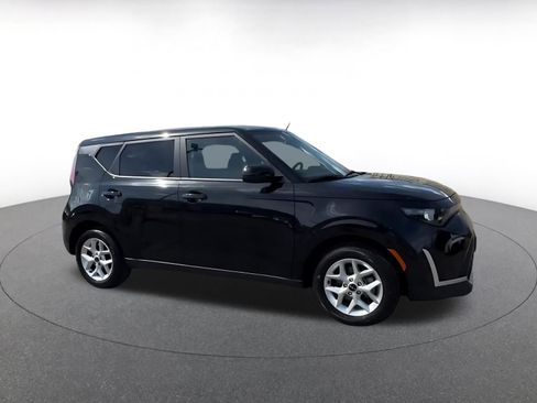 Used 2025 Kia Soul LX w/ LX Technology Package FWD image 2