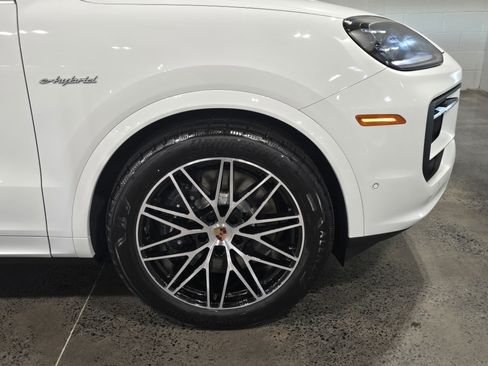 New 2026 Porsche Cayenne E-Hybrid image 11