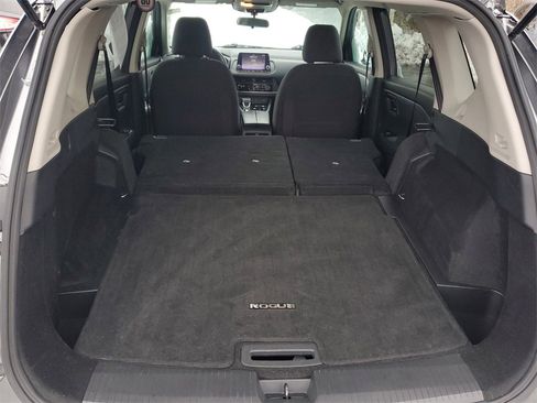 Used 2024 Nissan Rogue S image 24