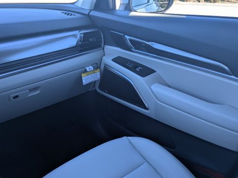 New 2025 Kia Telluride S image 19