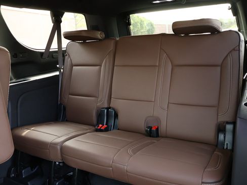 New 2026 Chevrolet Suburban High Country AWD/4WD image 28