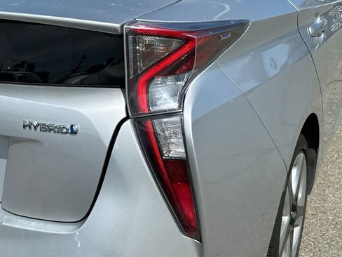 Used 2016 Toyota Prius Three Touring FWD image 18