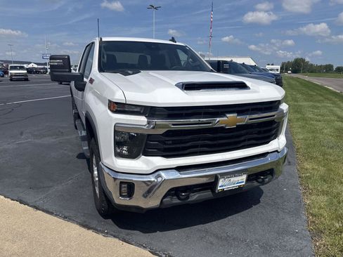 Used 2025 Chevrolet Silverado 2500 LT AWD/4WD image 6