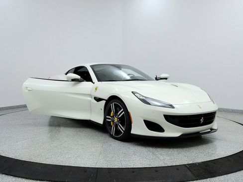 Used 2020 Ferrari Portofino image 12