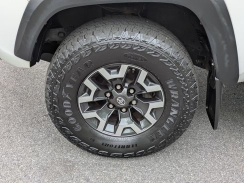 Used 2017 Toyota Tacoma 4x4 Double Cab image 24