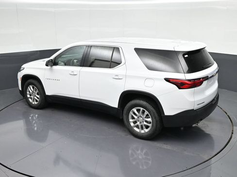 Used 2023 Chevrolet Traverse LS FWD image 16