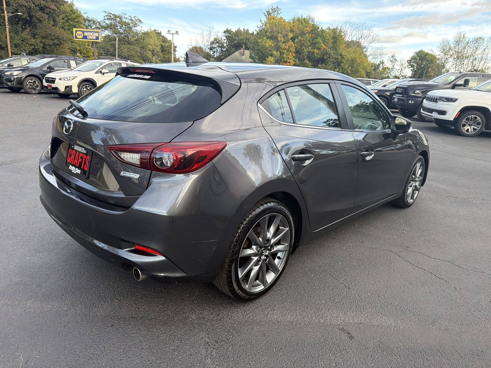 Used 2018 MAZDA MAZDA3 Grand Touring w/ Premium Equipment Package FWD image 5
