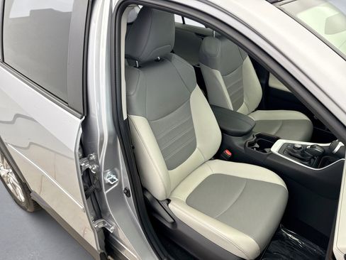 Used 2021 Toyota RAV4 Limited image 16