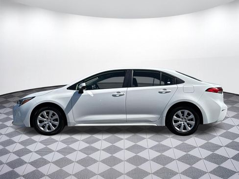 Used 2024 Toyota Corolla LE FWD image 2