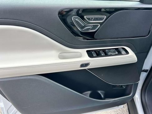 New 2027 Lincoln Aviator AWD image 22