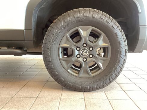 Used 2024 Lexus GX 550 AWD/4WD image 25