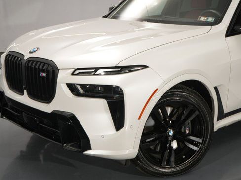 Used 2025 BMW X7 M60i image 6