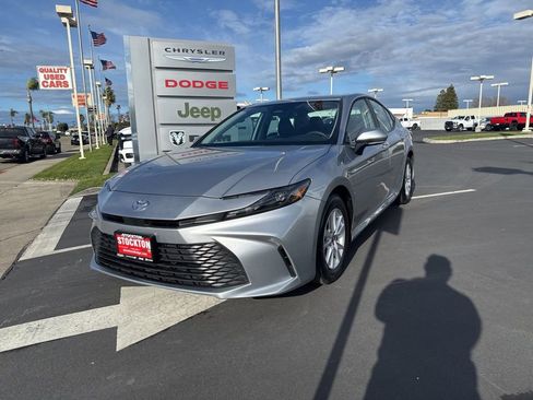 Used 2025 Toyota Camry LE image 9