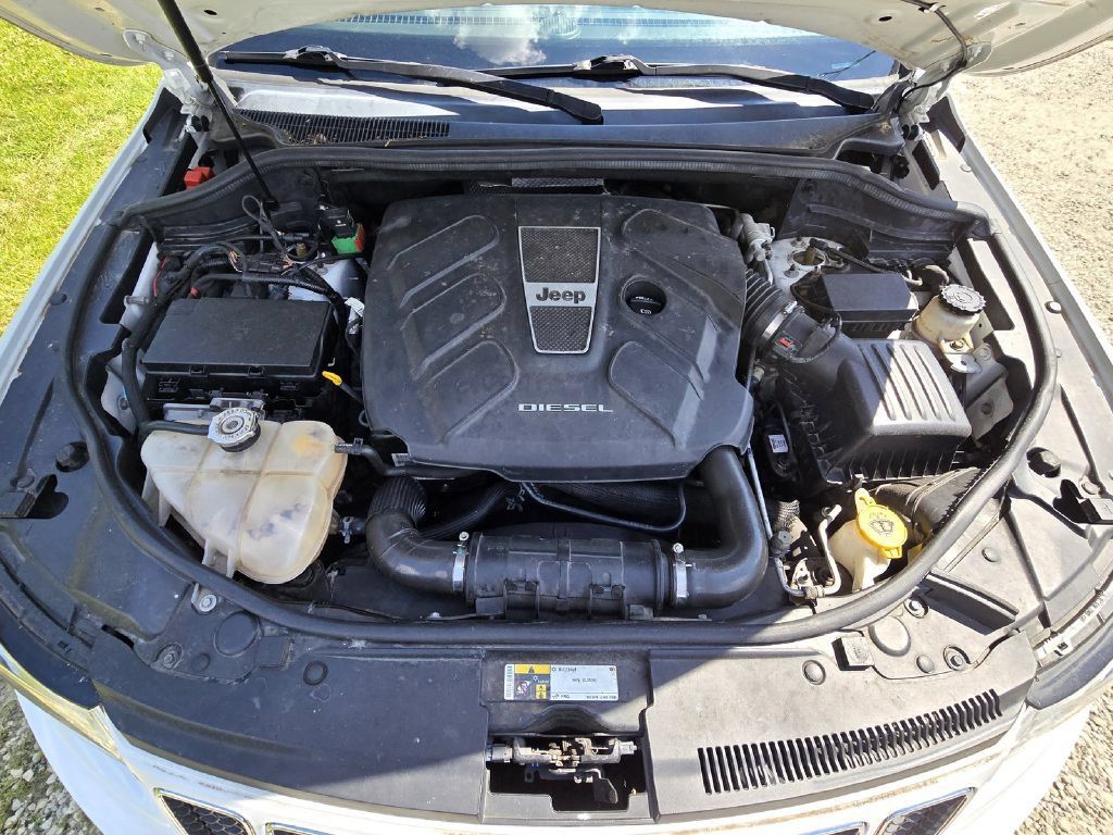 Used 2015 Jeep Grand Cherokee Overland w/ Advanced Technology Group AWD/4WD image 24