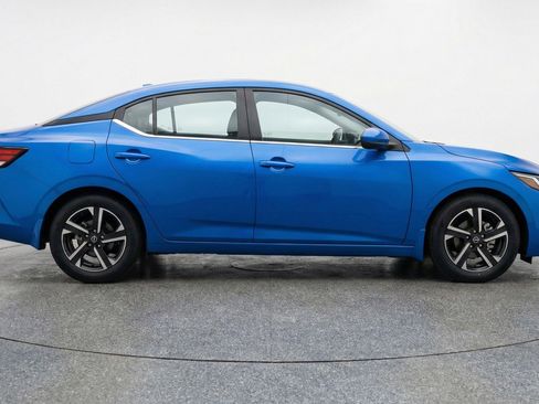 Used 2025 Nissan Sentra SV FWD image 11